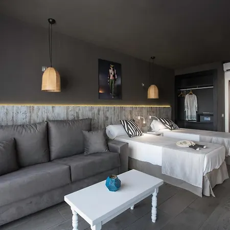 Vibra Mogambo - Adults Only 3*